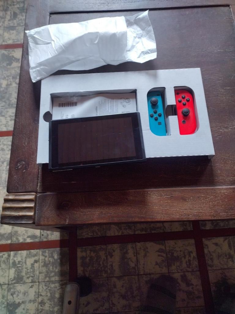 Switch V2 2019, Consoles de jeu & Jeux vidéo, Consoles de jeu | Nintendo Switch, Enlèvement, Utilisé, Switch 2019 Upgrade