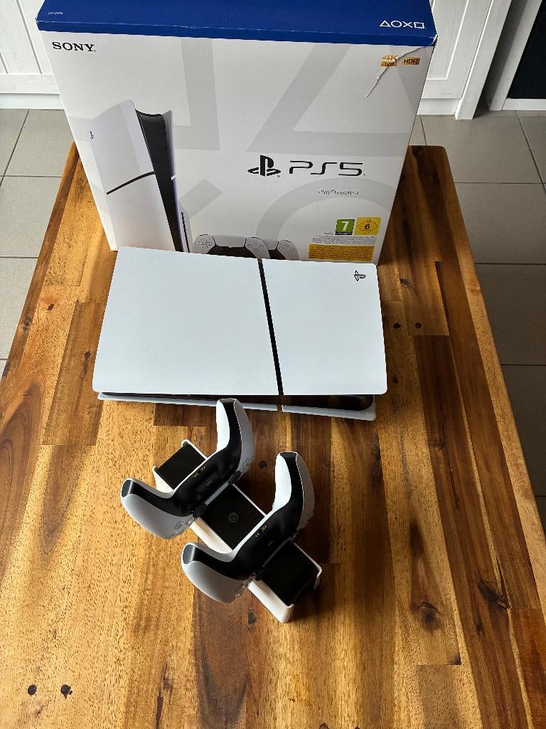 PS5 DISC + 2 controllers – zo goed als nieuw!, Games en Spelcomputers, Spelcomputers | Sony Consoles | Accessoires, Ophalen, Zo goed als nieuw