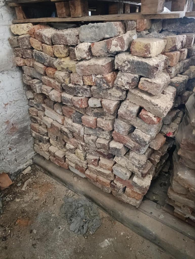 Palette brique de récup à nettoyer (Froidchapelle), Bricolage & Construction, Briques, Enlèvement