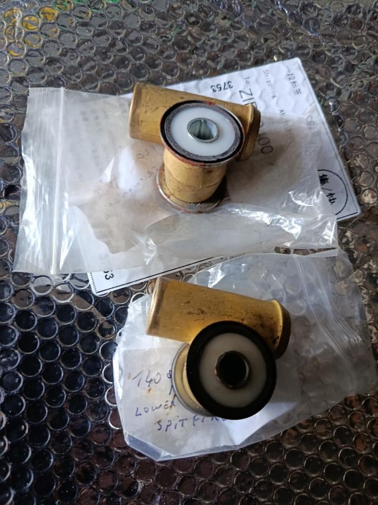 Kit de tourillons inférieurs Triumph Spitfire, Enlèvement, Triumph