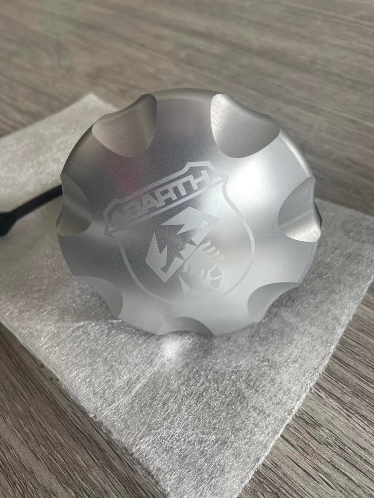 Bouchon de réservoir Fiat Abarth Alu, Neuf, Arrière, Enlèvement ou Envoi, Haillon arrière