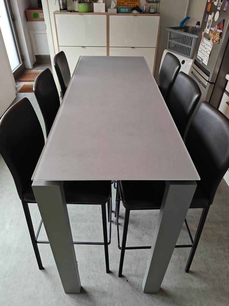 Hoge bartafel + krukken, Ophalen