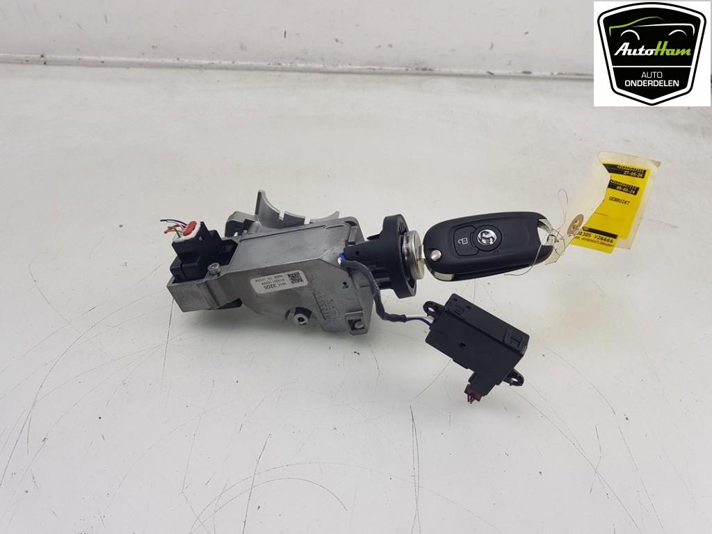 CONTACTSLOT + SLEUTEL Opel Astra K (01-2015/12-2022), Gebruikt, Opel
