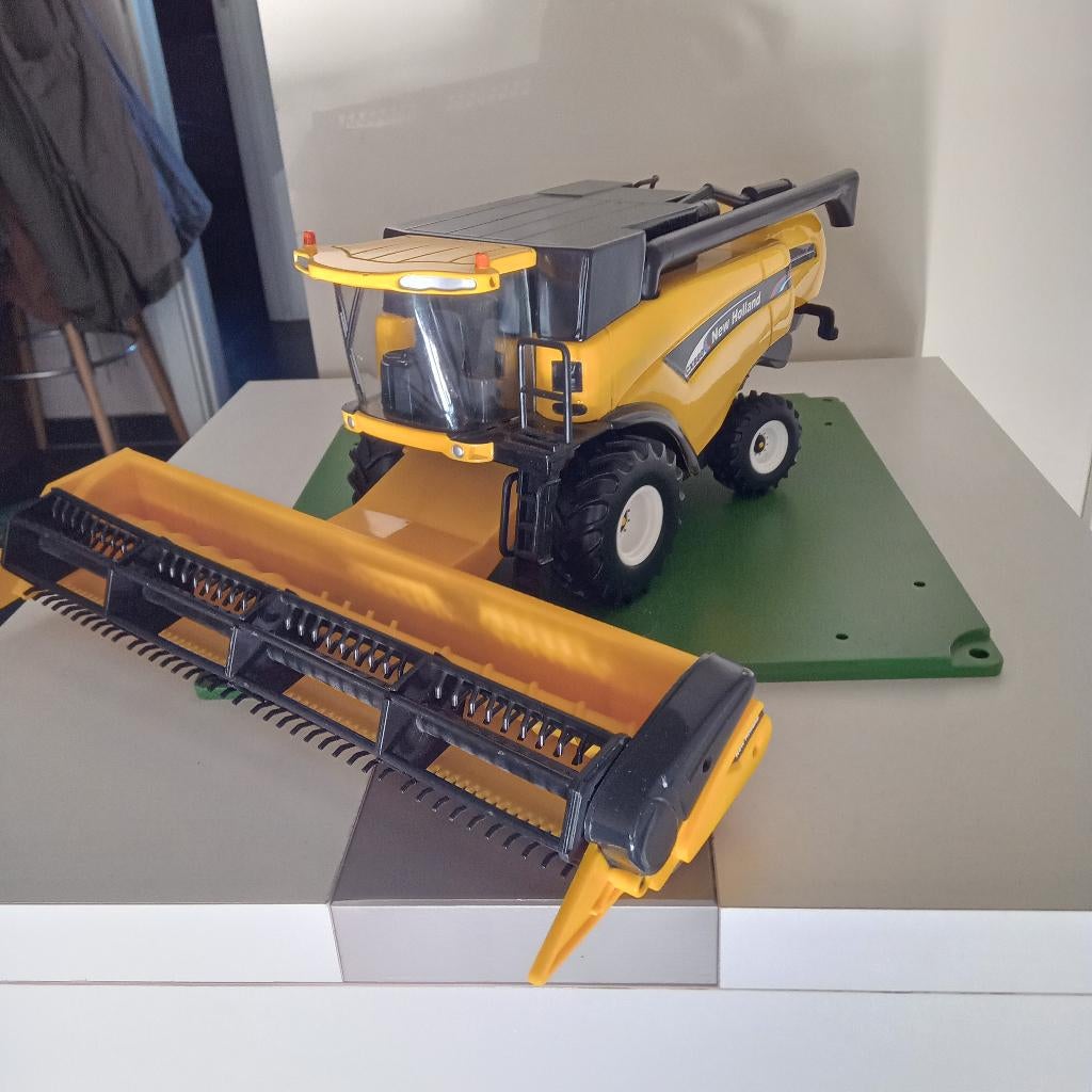 MOISSONNEUSE-BATTEUSE BRITAINS NEW HOLLAND CX 880, Hobby & Loisirs créatifs, Voitures miniatures | 1:32, Envoi, Britains