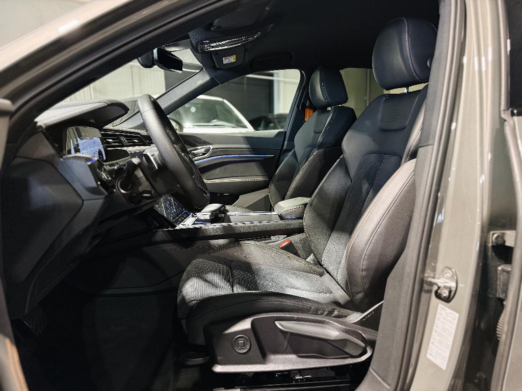 Audi E-Tron 55 Sportback Quattro S-Line ‘Black Edition’, Auto's, Audi, Automaat, USB, 5 zetels, SUV of Terreinwagen