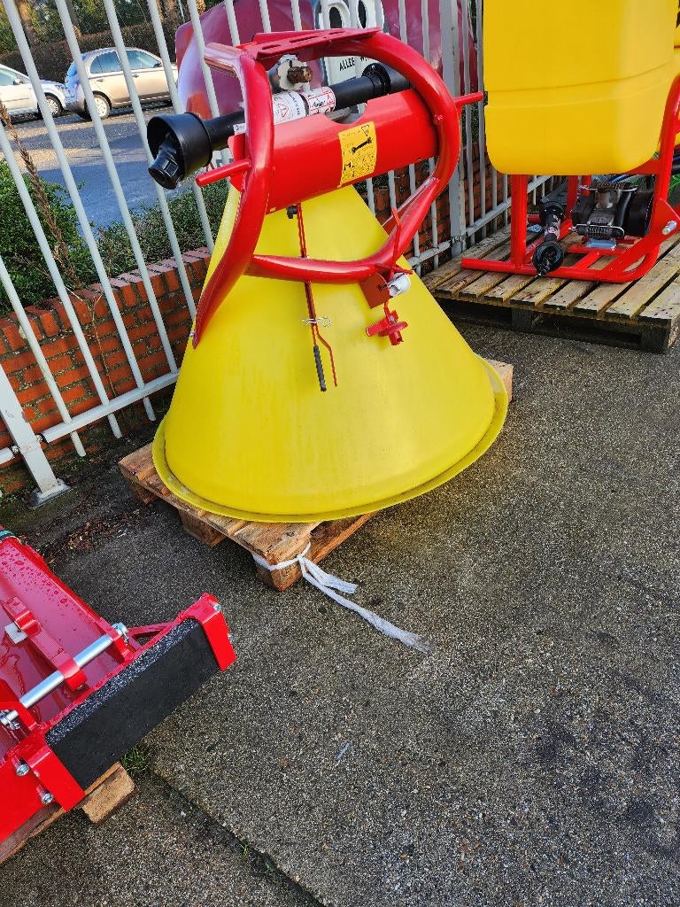 MESTSTOFSTROOIER 500 L NIEUW!, Articles professionnels, Agriculture | Outils, Enlèvement, Protection des cultures et Fertilisation