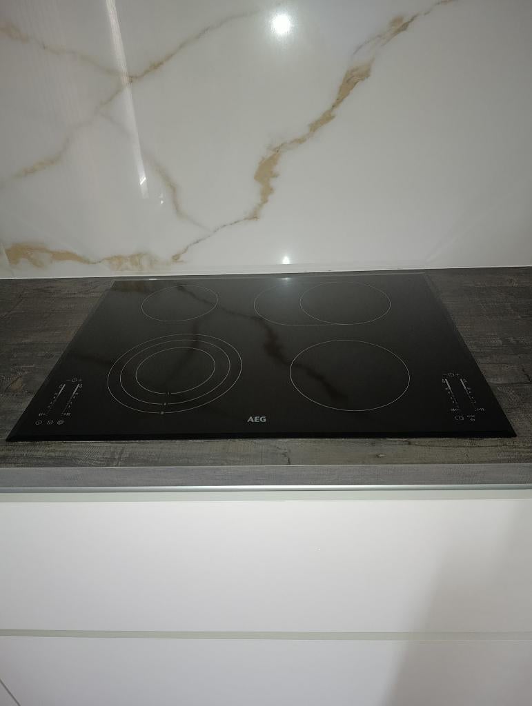Keramische kookplaat AEG, Elektronische apparatuur, Ophalen, Keramisch, 4 kookzones