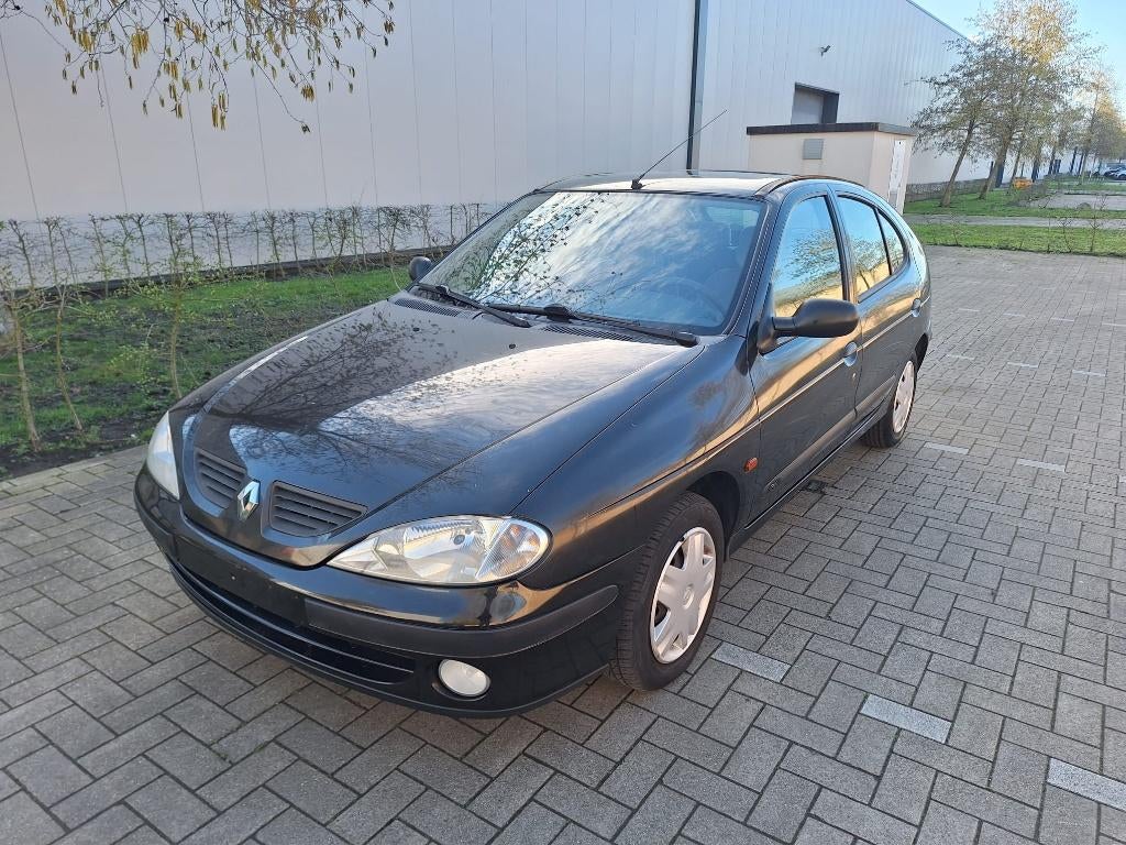 Renault Megane. Gekeurd voor verkoop., Auto's, Renault, Voorwielaandrijving, Stof, 4 cilinders, Zwart