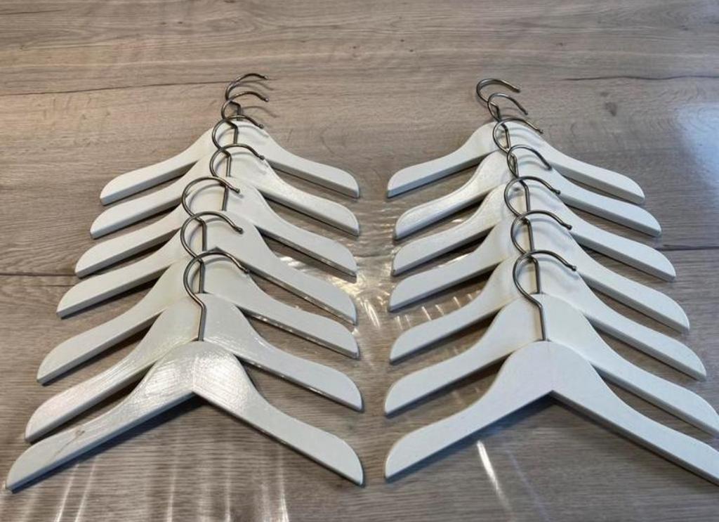 14 witgelakte houten kapstokjes, Kleding | Dames, Kledinghangers, Ophalen, Zo goed als nieuw