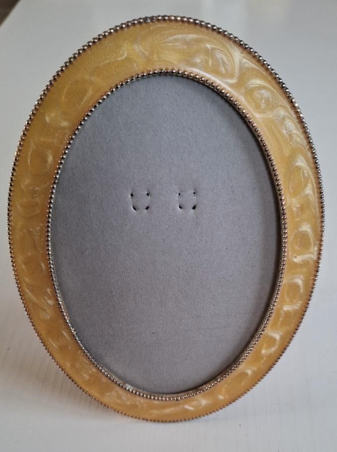 Ovaal fotolijstje, gele rand en parelrand, zonder glas, Antiek en Kunst, Ophalen of Verzenden