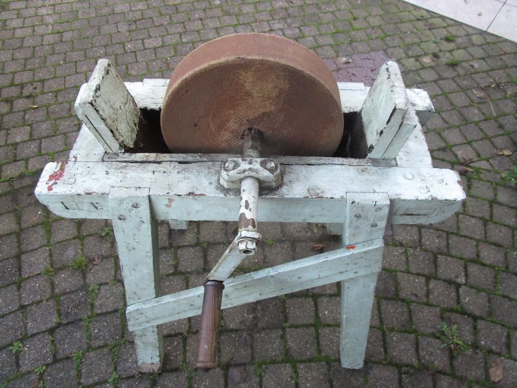 antieke slijpmolen, Enlèvement