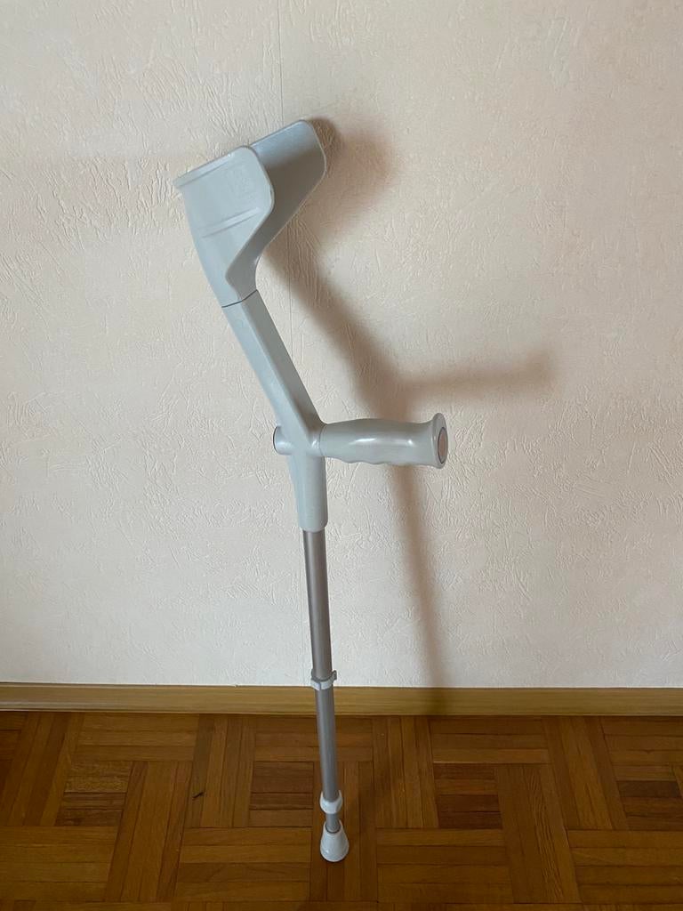 1 verstelbare kruk voor volwassenen, Diversen, Loopkrukken, Ophalen, Zo goed als nieuw