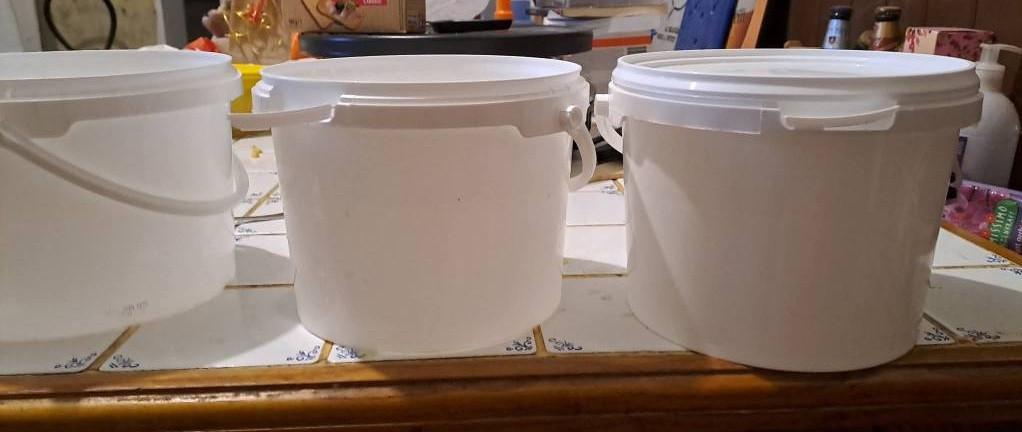 sceau alimentaire de 2l avec couvercle, Maison & Meubles, Cuisine| Tupperware, Enlèvement, Comme neuf, Blanc, Récipient ou Bol