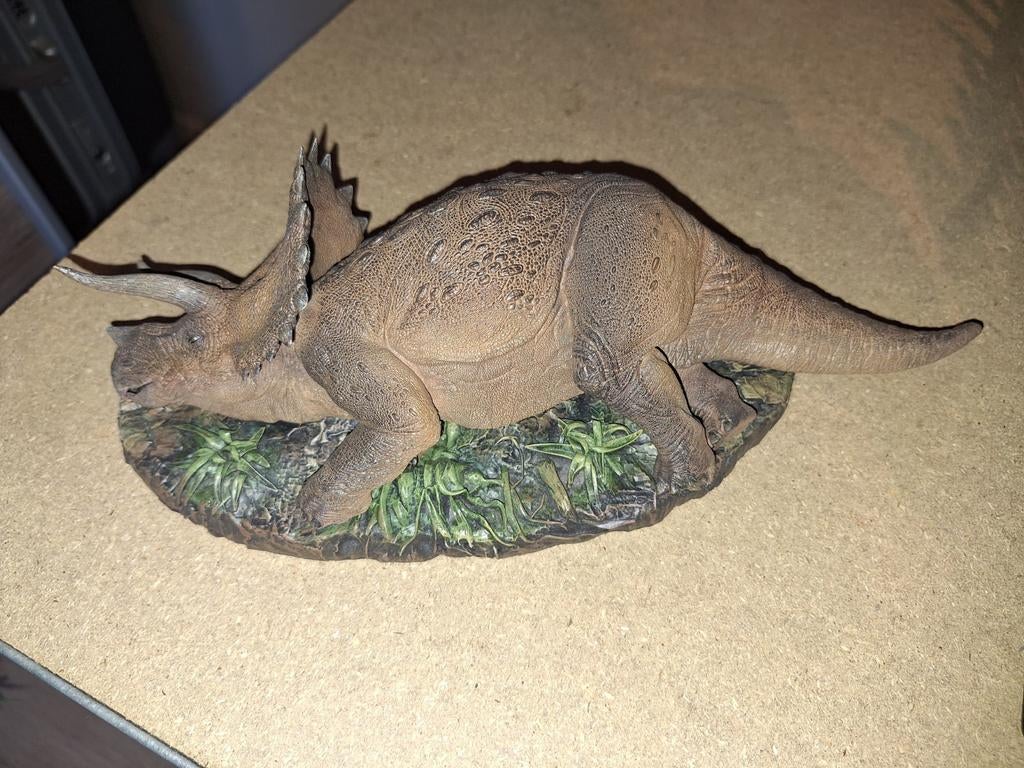Nanmu jurassic park sick triceratops, Ophalen