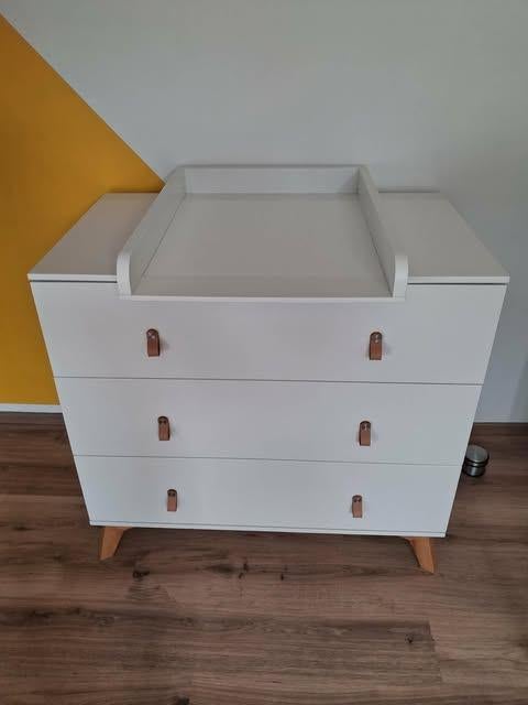 Commode avec attache (comme neuve), Enfants & Bébés, Chambre d'enfant | Commodes & Armoires, Comme neuf, Commode, 90 à 105 cm
