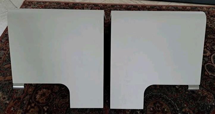 Bâtiment arrière avec deux tables Auronde, Enlèvement