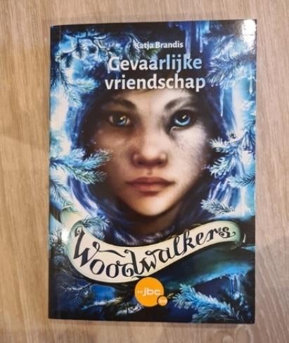 Gevaarlijke vriendschap - woodwalkers, Boeken, Ophalen, Zo goed als nieuw, Katja Brandis, Fictie