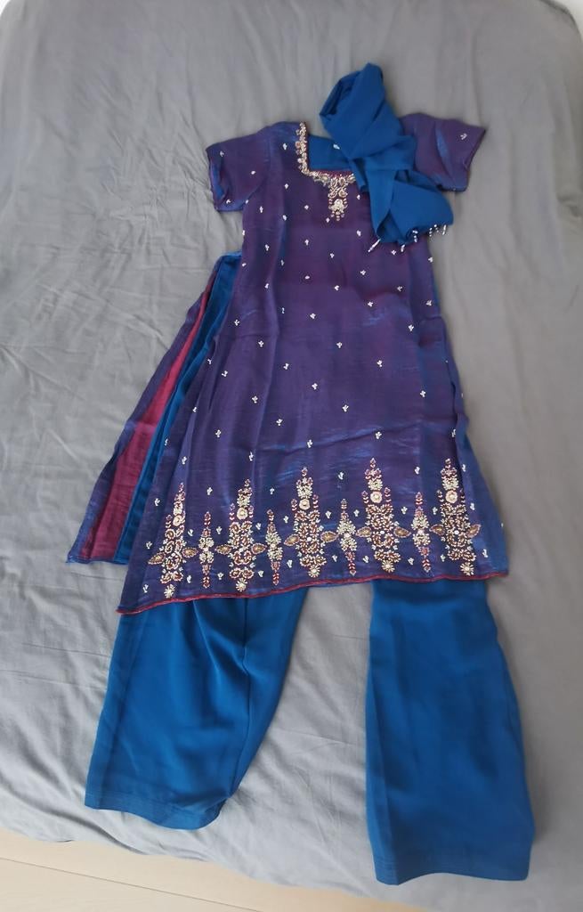 Ensemble de vêtements indiens, Enlèvement ou Envoi