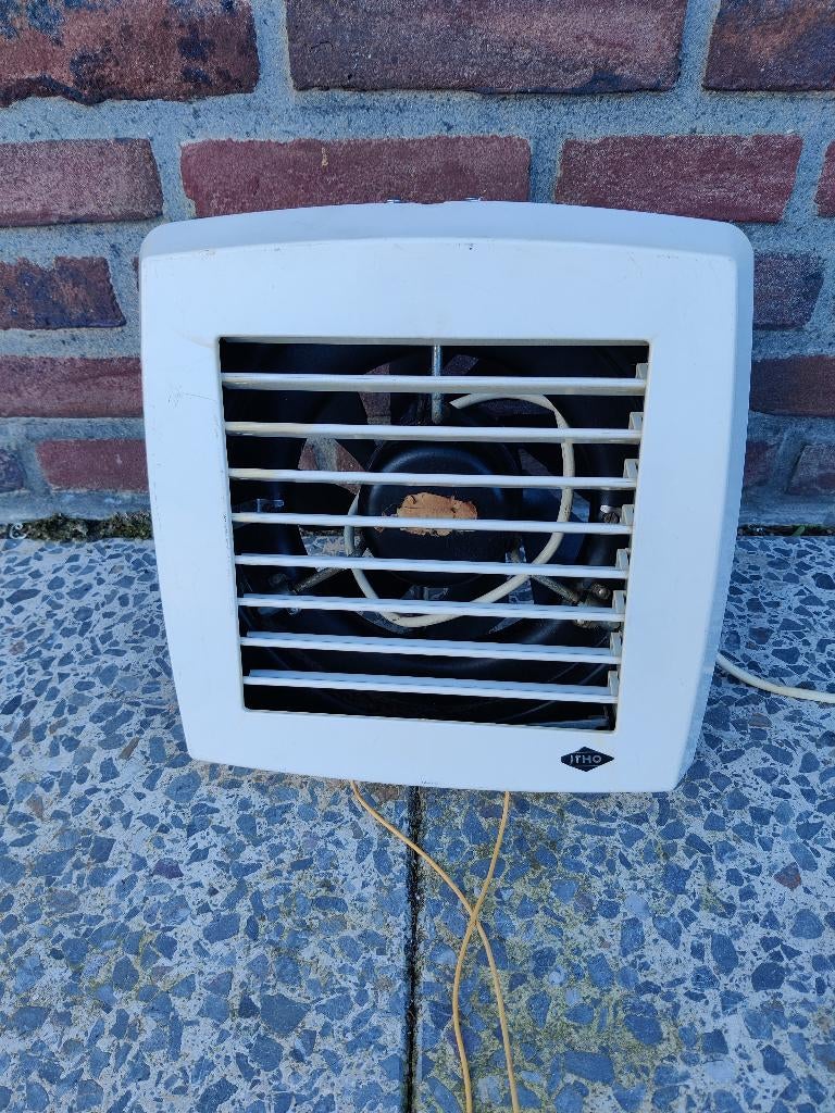 Antieke muurventilator Itho 30 x30 cm goed werkend € 17,50, Ophalen