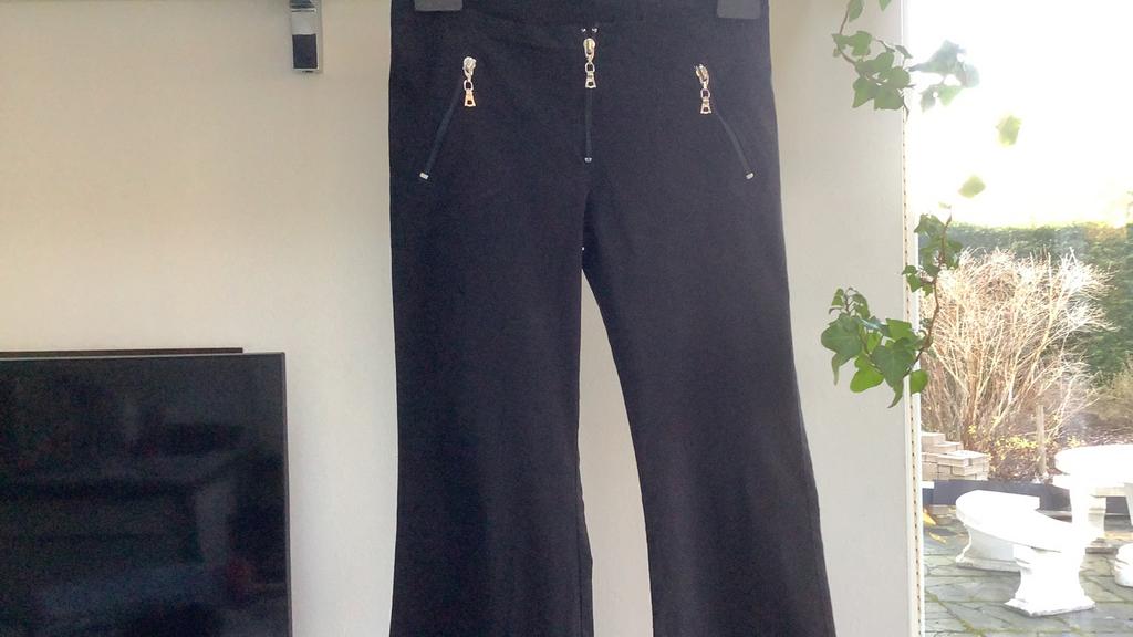 Zeer comfortabele ‘flare’ broek. Maat S, Zwart, Ophalen of Verzenden, Zo goed als nieuw, Maat 36 (S)