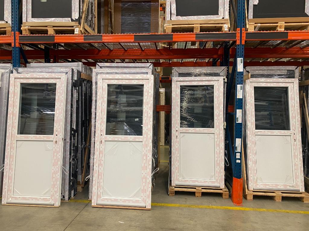 Magazijnverkoop, 10.000 stuks, pvc ramen, pvc deuren, kozijn