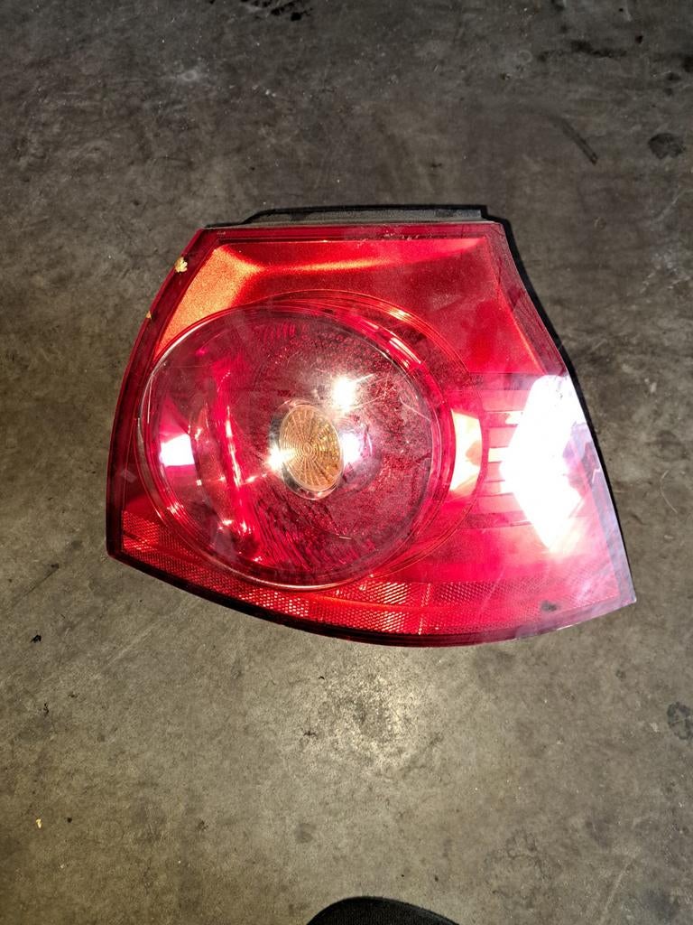 Phare arriere arriere droit golf 5, Autos : Pièces & Accessoires, Enlèvement