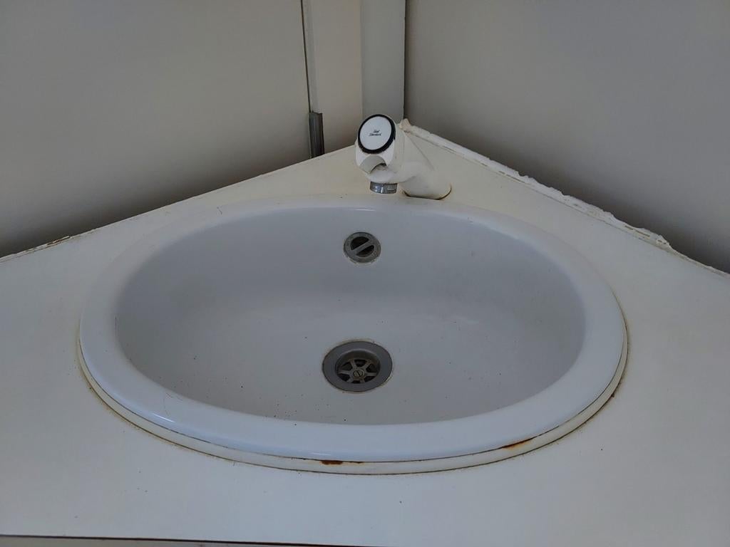 Petit évier encastré avec robinet, Bricolage & Construction, Sanitaire, Enlèvement, Utilisé, Robinet