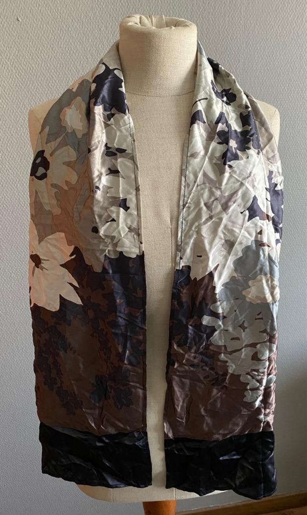 Sjaal met bloemenprint in zijde Devernois, Devernois, Envoi, Comme neuf, Écharpe