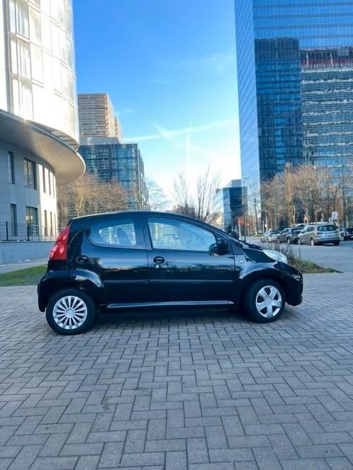 Peugeot 107 5-deurs, Auto's, Voorwielaandrijving, Stof, Zwart, Handgeschakeld