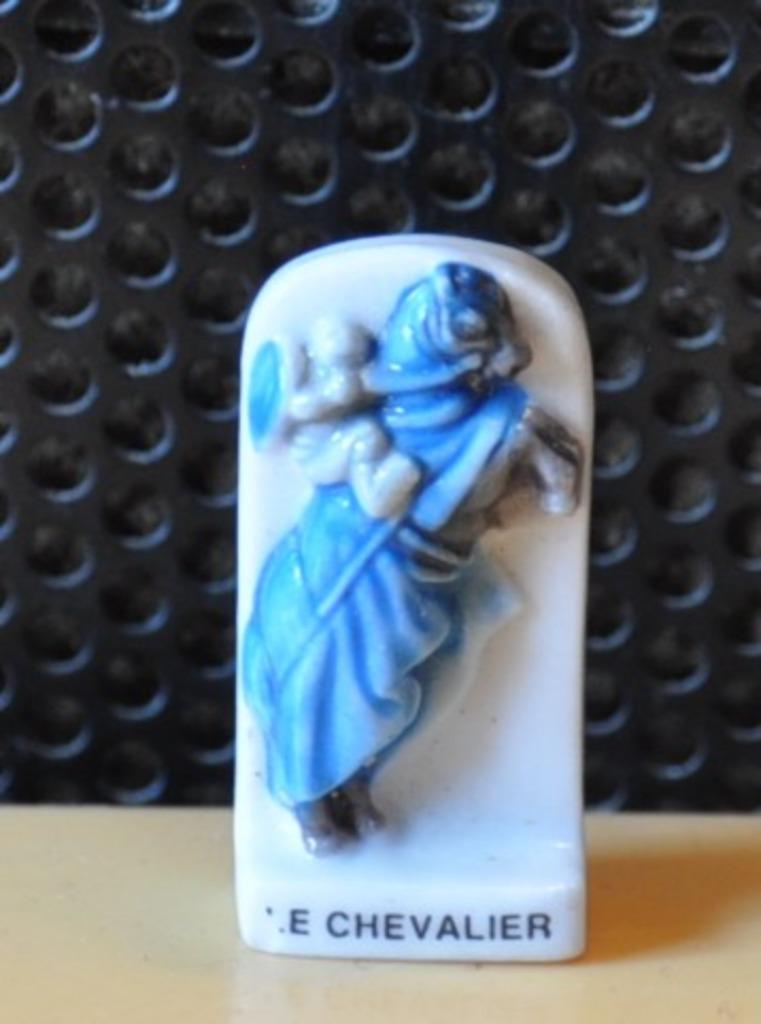 feve en porcelaine puy du fou le chevalier, Enlèvement ou Envoi, Comme neuf