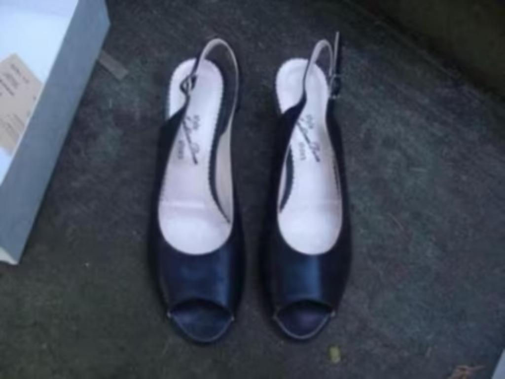 Nouveaux slingbacks noirs Moda di Fausto 40, livraison gratu, Vêtements | Femmes, Chaussures, Neuf, Chaussures à haut talons, Noir