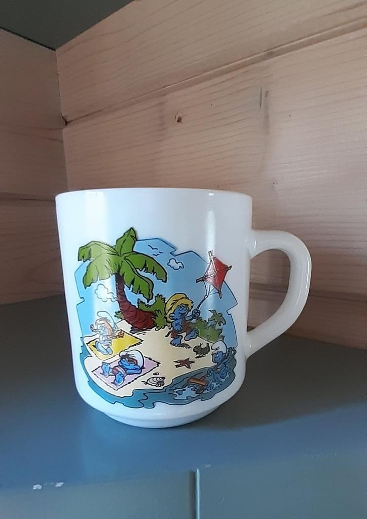 De Smurfen tas mok in arcopal 1988, Verzamelen, Smurfen, Ophalen of Verzenden, Zo goed als nieuw