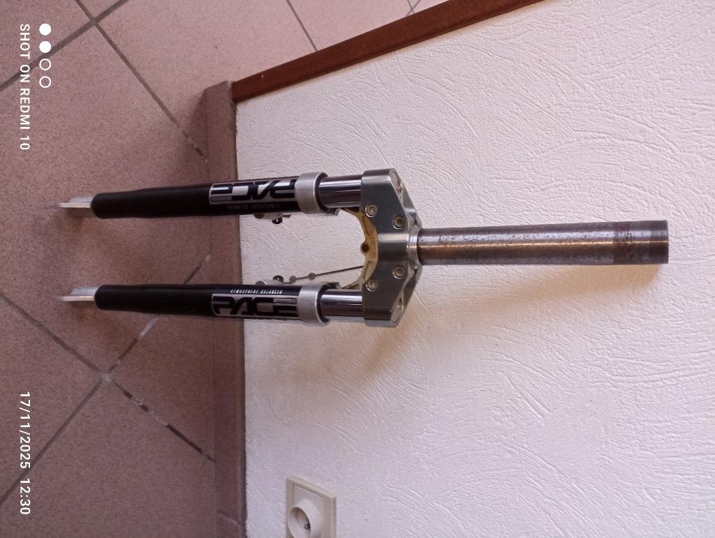 Fourche VTT PACE carbon kevlar, Enlèvement, Utilisé, Autre