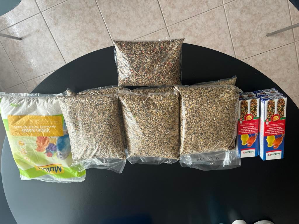 Kanarie zaad/ eten en zand