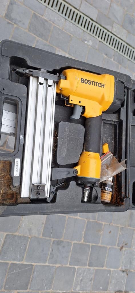 Cloueuse pneumatique Bostich, Bricolage & Construction, Outillage | Autres Machines, Enlèvement