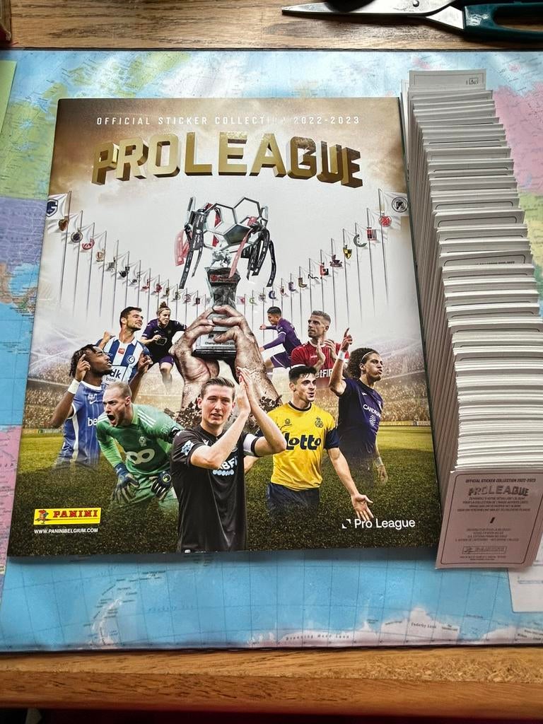 Panini Belgie ‘ Pro league 2022/23’ compleet, Ophalen of Verzenden, Zo goed als nieuw, Meerdere stickers
