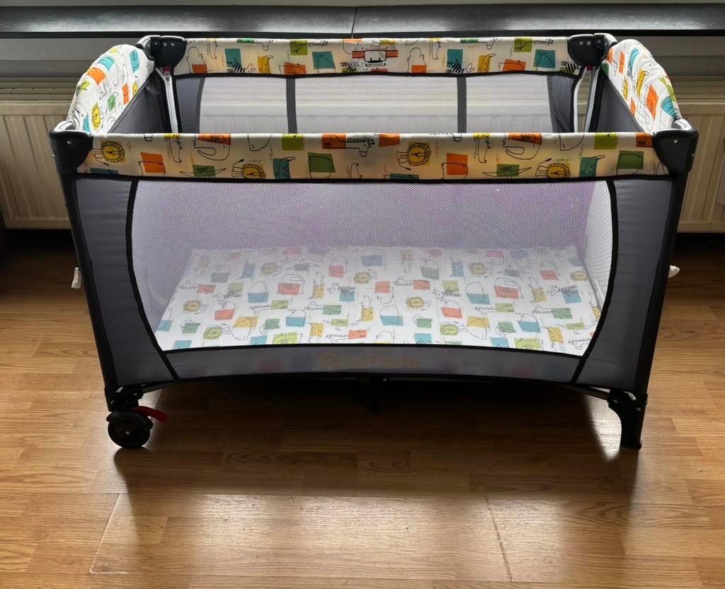 Superbe lit bébé Costway pliable pratique table à langer new, Enfants & Bébés, Berceaux & Lits, Comme neuf, Enlèvement