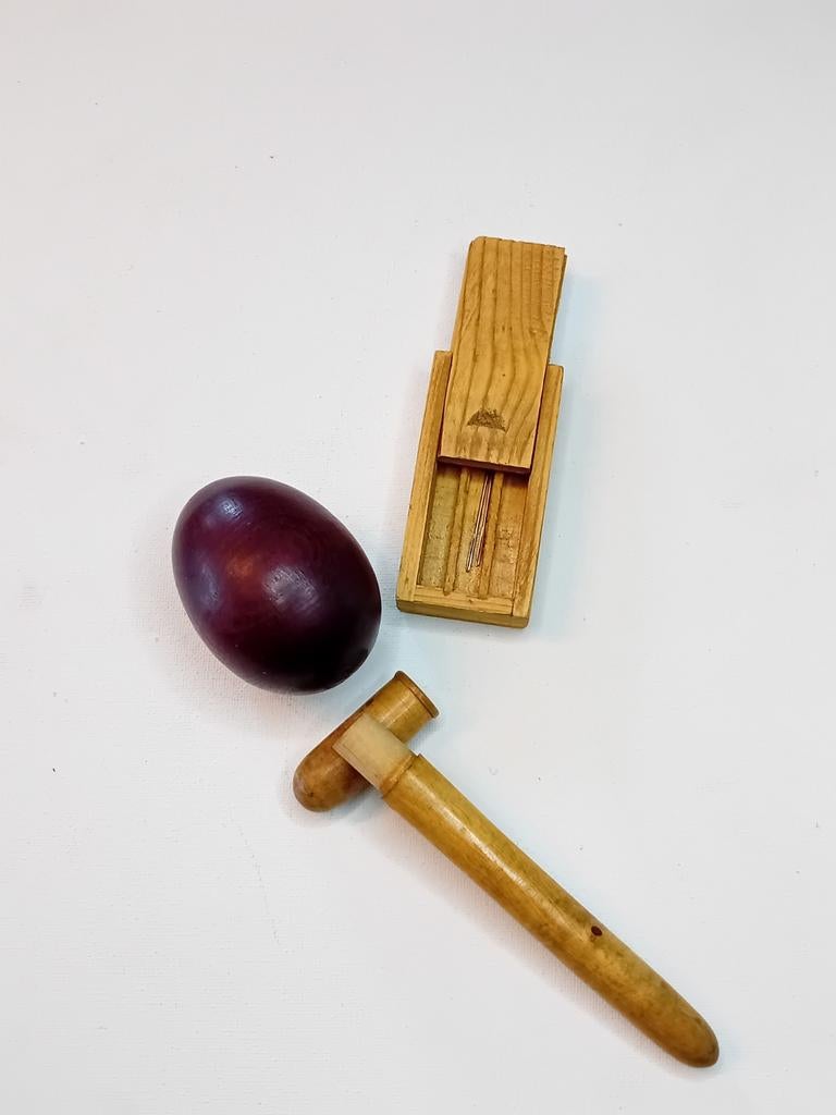 Set van 3 antieke houten naaivoorwerpen, Verzenden