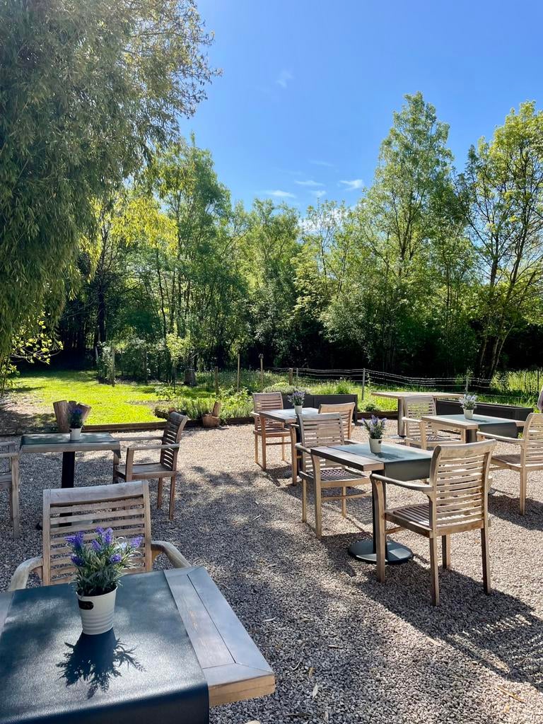 Frankrijk restaurant en 2 appartementen 325000€, Landelijk