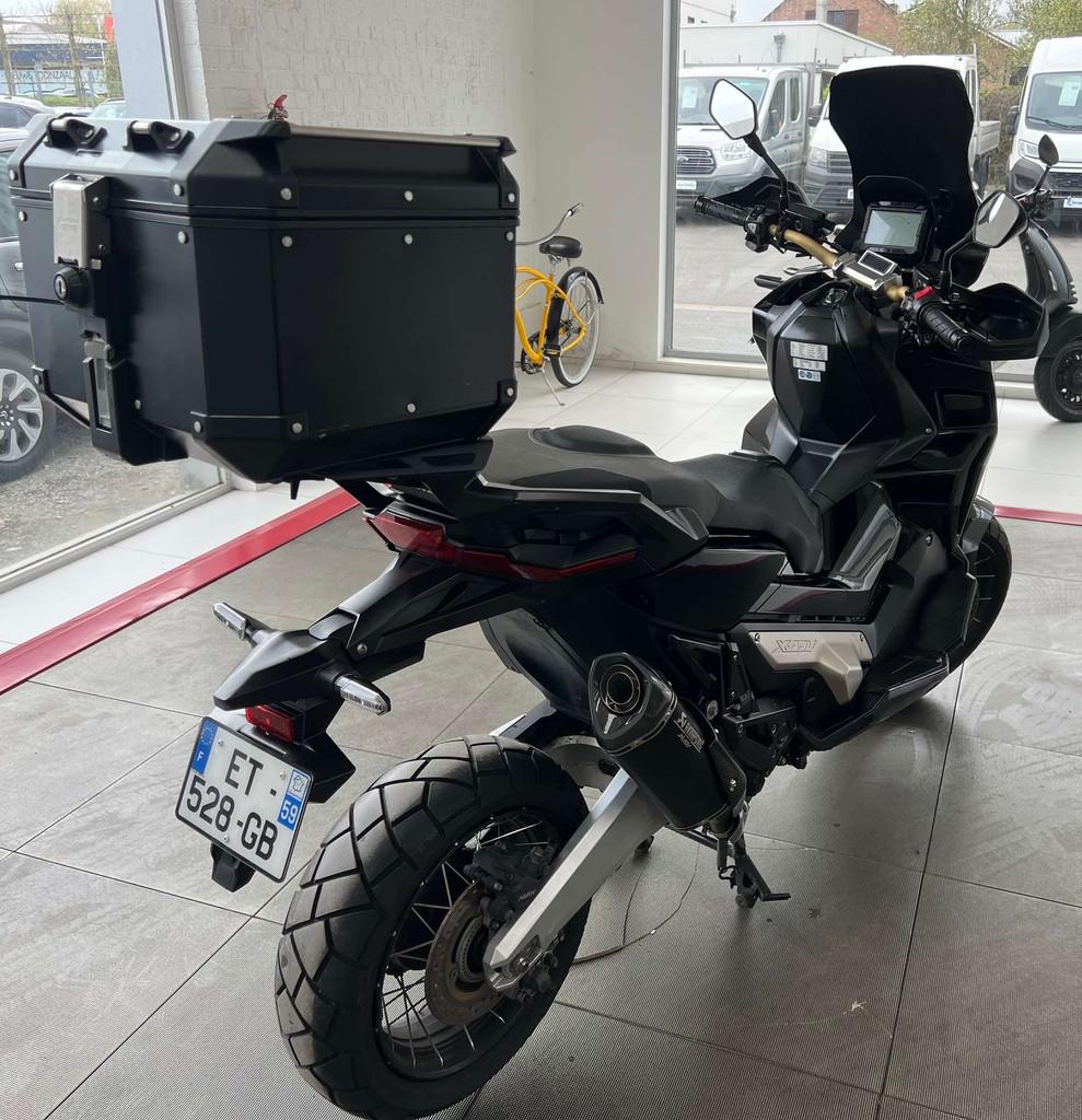 Honda X-ADV AKRAPOVIC 7000KMS GAR 12M (bj 2018), Motoren, Scooter, 745 cc, Bedrijf, Meer dan 35 kW
