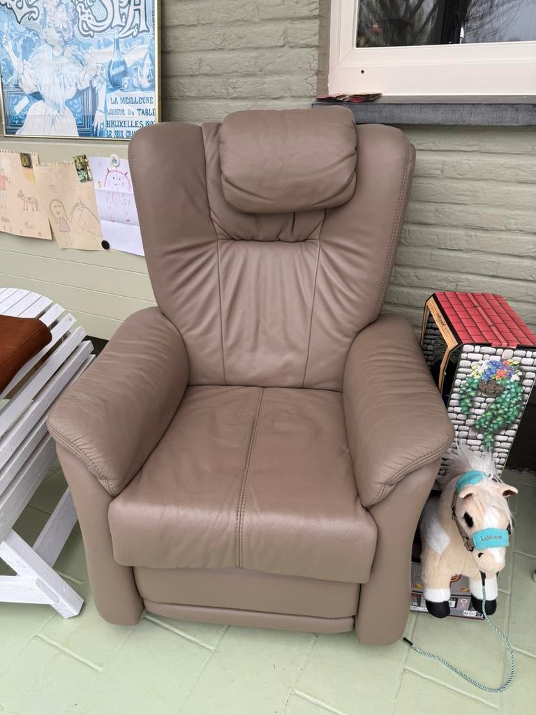 Elektrische zetel - komt volledig recht, Ophalen, Zo goed als nieuw