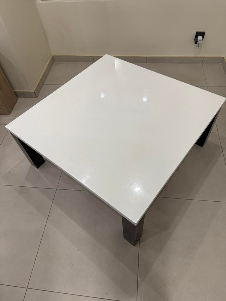 Table salon en bonne etat 1m/1m, Maison & Meubles, Enlèvement, Comme neuf