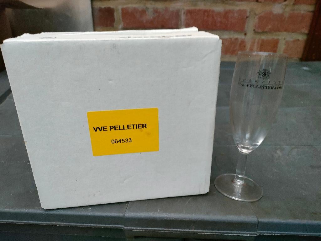 Champagne glazen VVE PELLETIER., Ophalen of Verzenden, Zo goed als nieuw, Overige typen