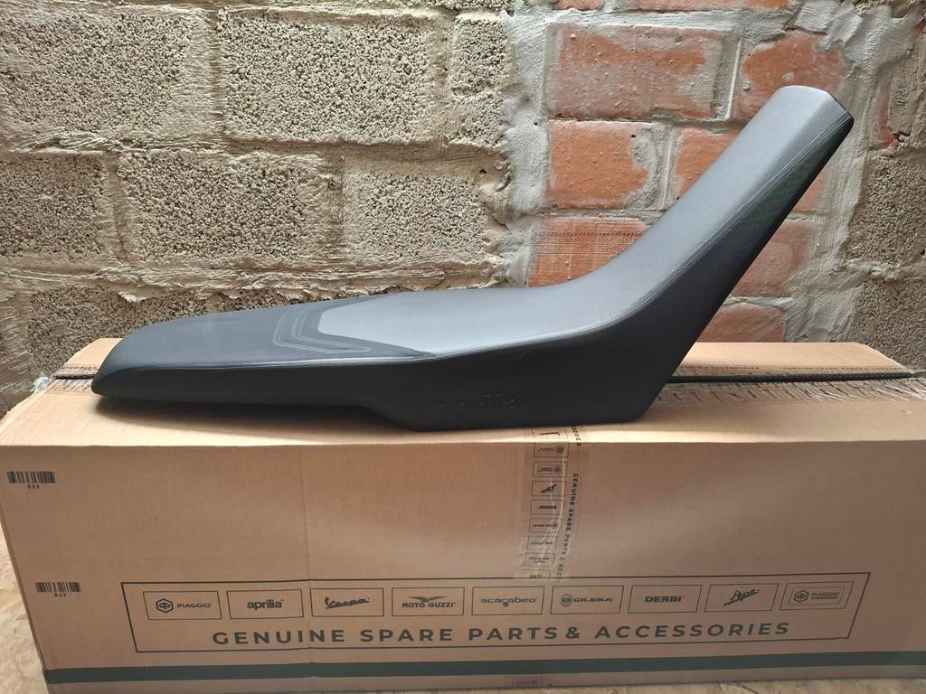 Aprilia Tuareg onderdelen OEM zadel, uitlaat,windscherm,.., Enlèvement