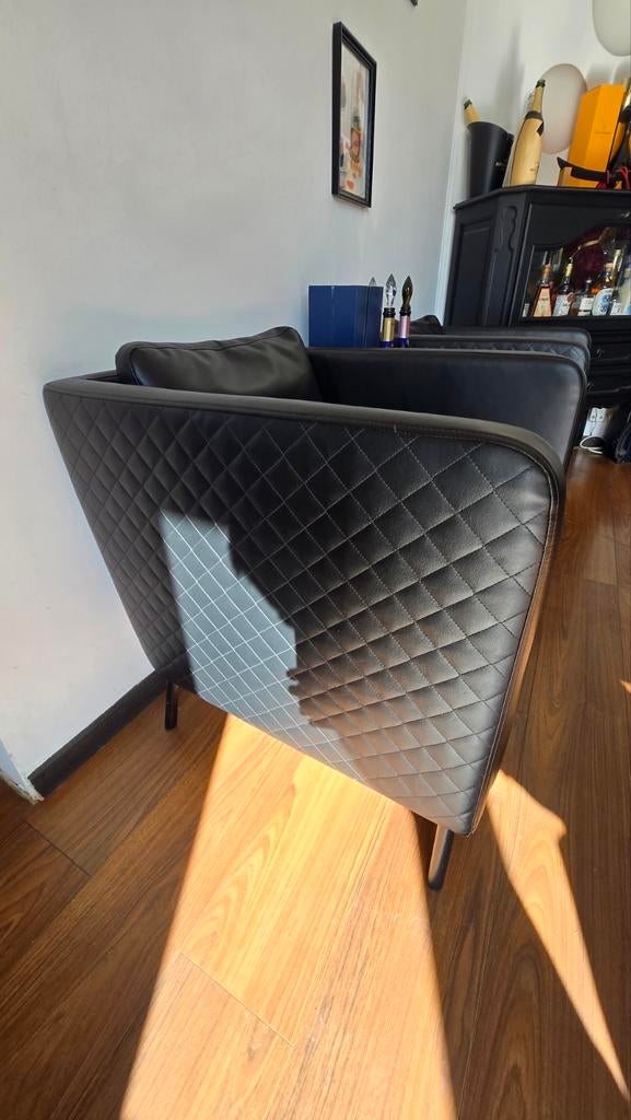 1 fauteuils Ikea Ekero simili cuir noir, Maison & Meubles, Enlèvement, Cuir