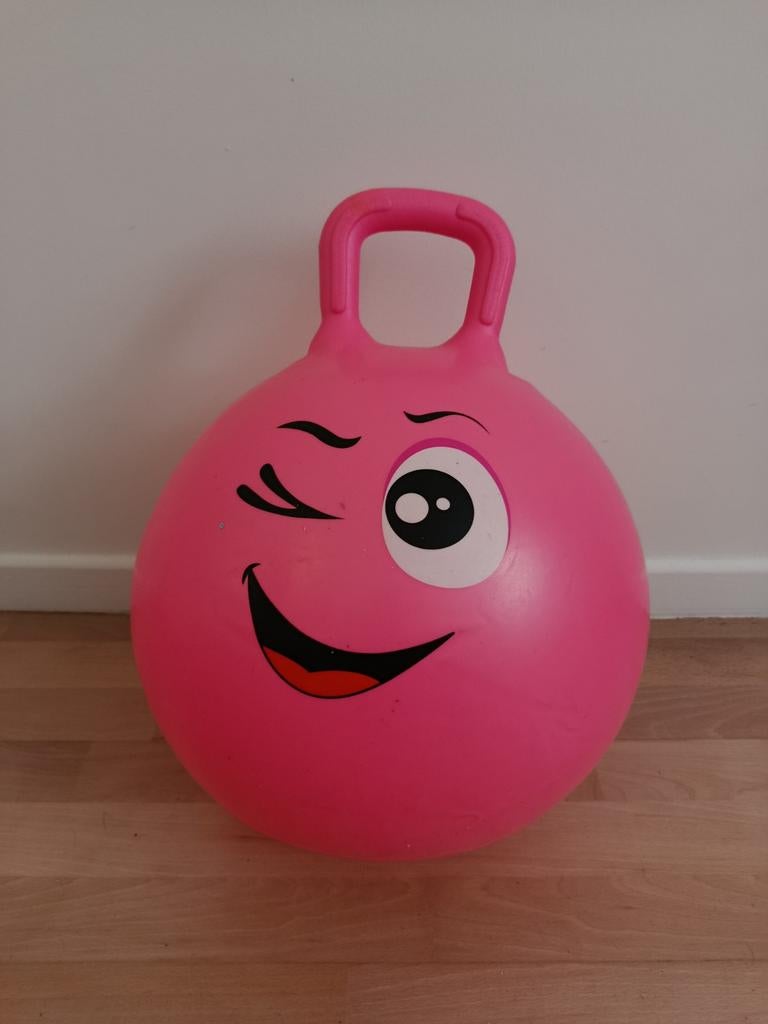 Ballon sauteur rose à donner, Enlèvement