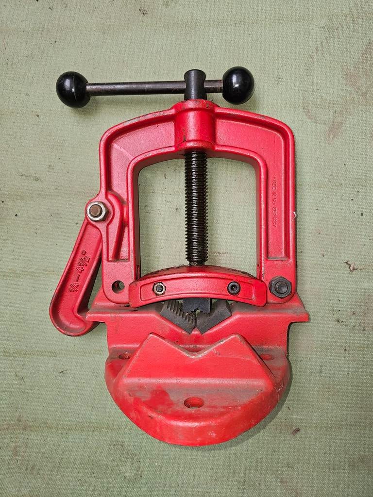 Étau à tubes / étau de plombier, Enlèvement