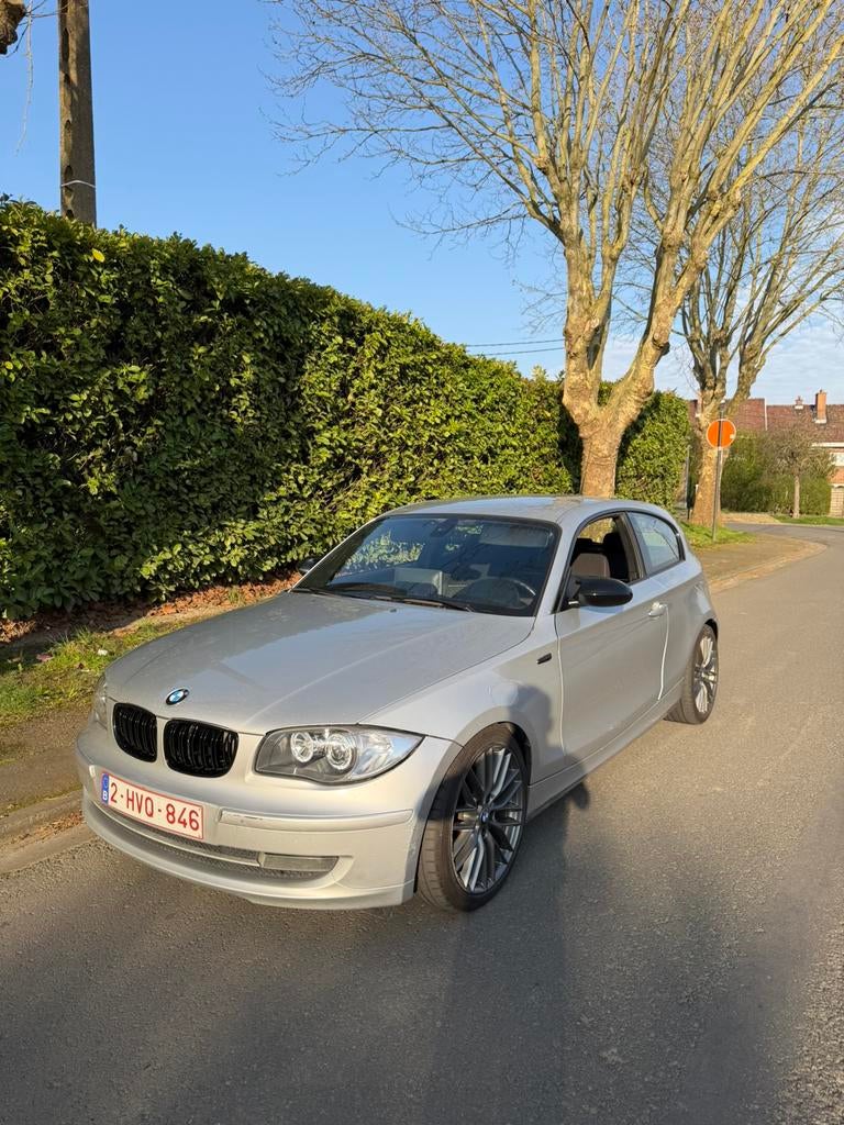 Serie 1 2010 boîte automatique, Autos, Achat, Noir, Automatique, Particulier