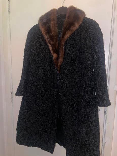 vintage bontjas– elegante zwarte mantel, Kleding | Dames, Ophalen, Zo goed als nieuw, Maat 46/48 (XL) of groter, Zwart