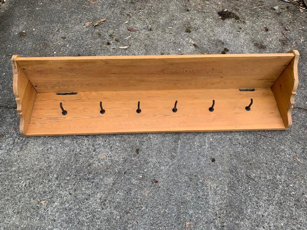 Porte manteau réalisé avec un ancien coffre militaire, Enlèvement, Utilisé, Bois, Portemanteau mural